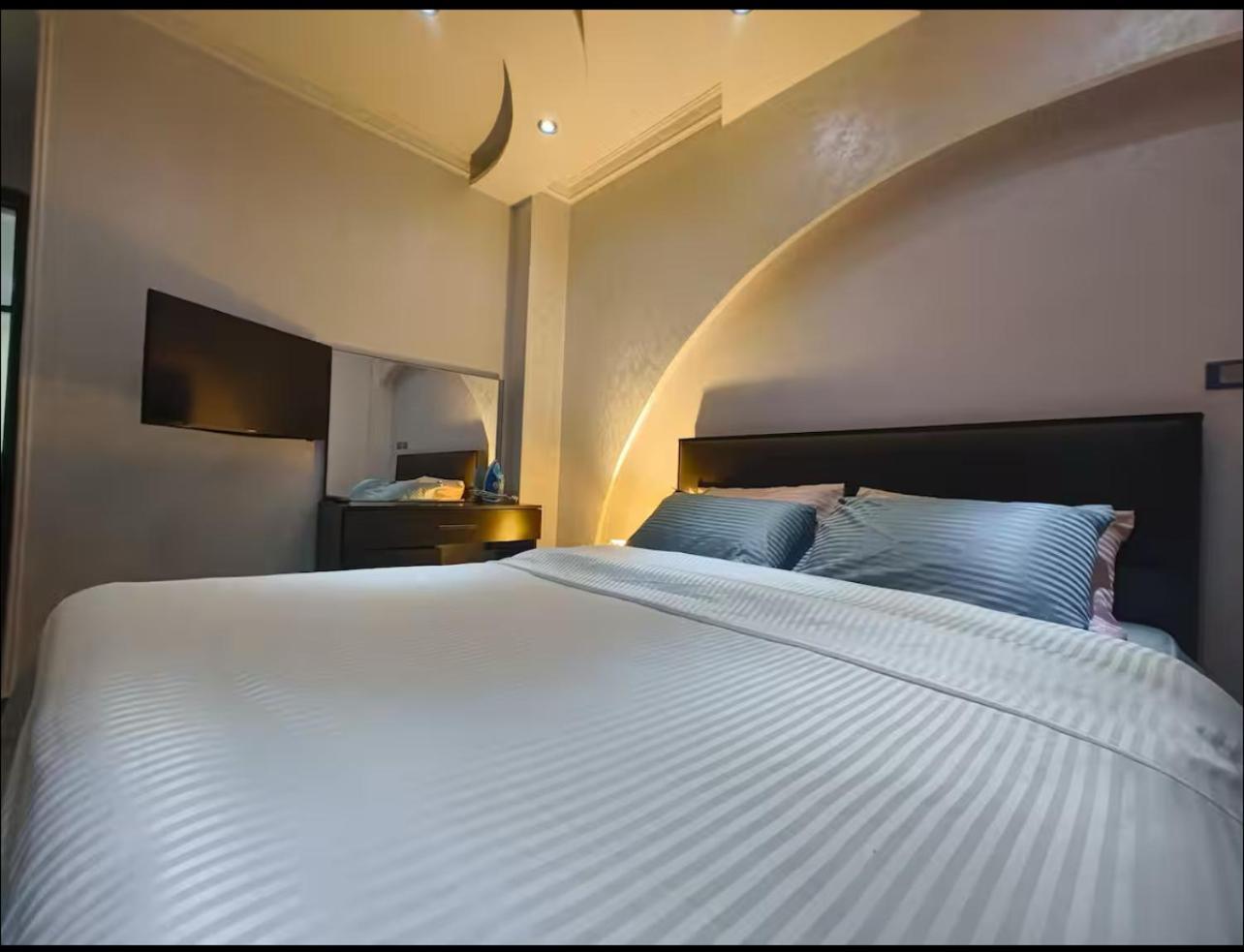 Apartment Cozy Modern 2 Bedroom In Front Of Gateway Mall And Rehab Mall 2